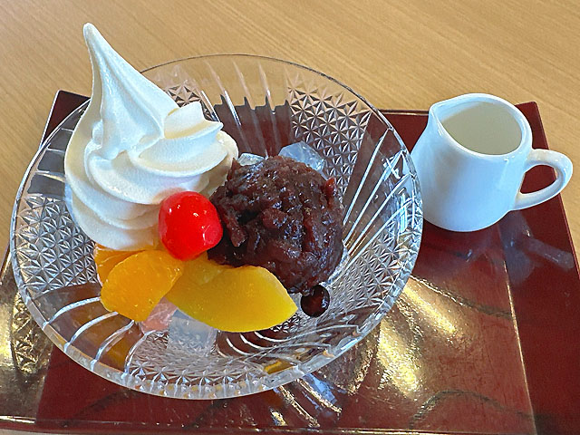 クリームあんみつ